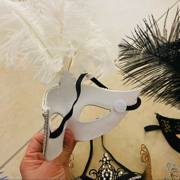 Mascaraed Mask - Picture 6 of 8